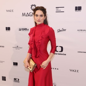 Judit Pecháček byla naší královnou večera. Její červené šaty byly výrazné, přitom decentní. Asymetrický model i barva jí velmi slušely.
