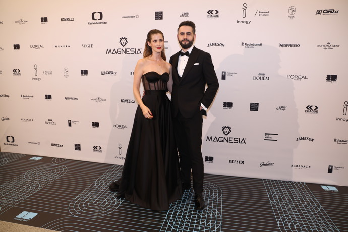 Jana Bernášková poprvé vyrazila do společnosti s novým partnerem.
