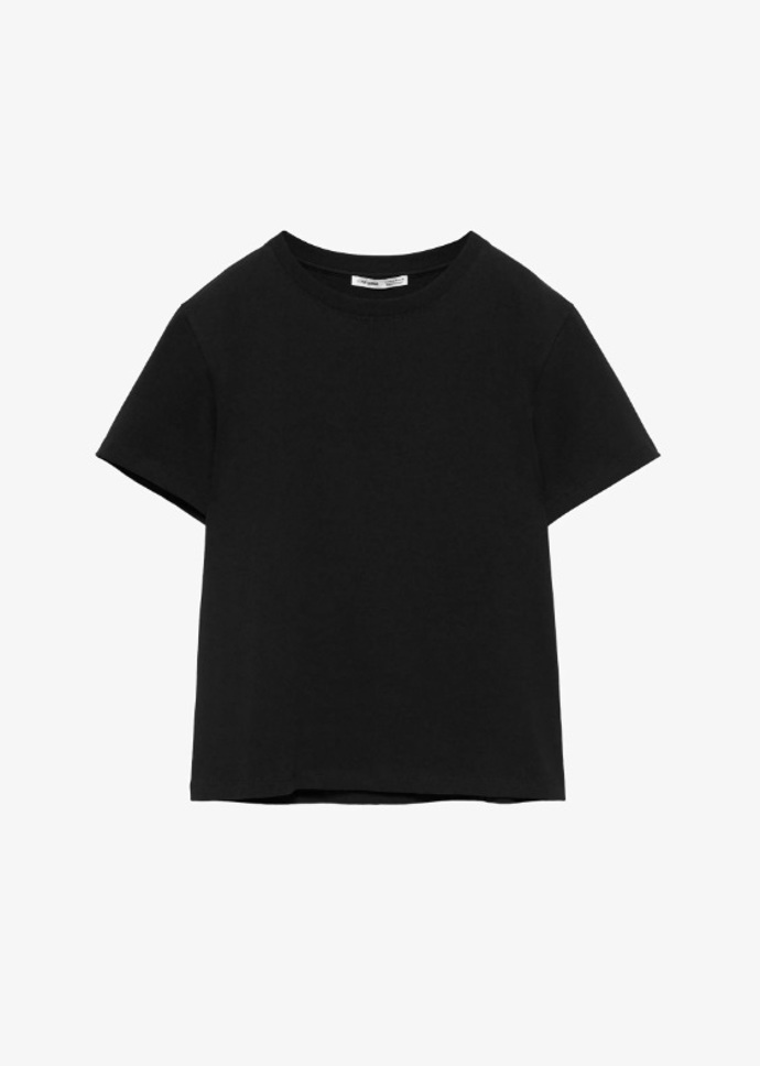 Černé basic triko, PULL&BEAR, 299 Kč
