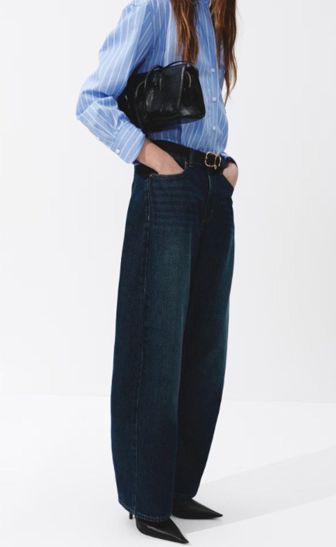 Barrel regular waist jeans, H&M, 859 Kč
