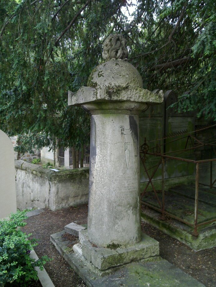 Hrob Sophie na pařížském hřbitově Père-Lachaise
