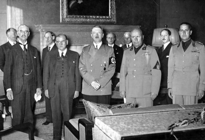 Jedno z nejhořčejších dat naší historie připomíná, jak snadno se dá rozhodovat o nás bez nás u jednoho diplomatického stolu. Tento moment zůstává dodnes hlubokou jizvou, která nám vždy připomene naivitu víry v mezinárodní sliby.
