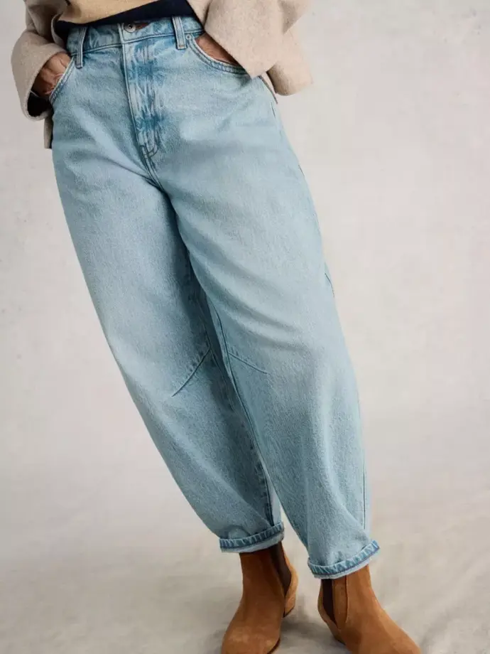 Světle modré barrelové džíny, Green Butik, 2 190 Kč
