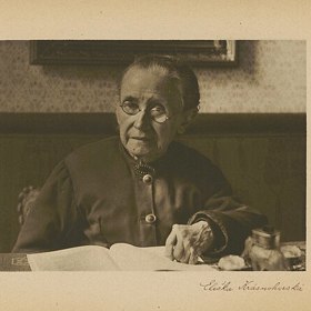 Eliška Krásnohorská byla nejen spisovatelkou, ale i organizátorkou ženského hnutí. Z pohodlí domova řídila projekty, které měnily životy dalších žen.
Eliška Krásnohorská byla nejen spisovatelkou, ale i organizátorkou ženského hnutí. Z pohodlí domova řídila projekty, které měnily životy dalších žen.