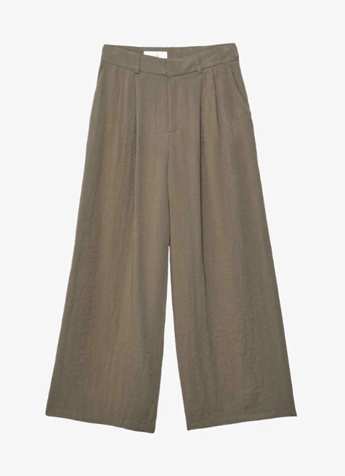 Volné kalhoty, Stradivarius, 699 Kč
