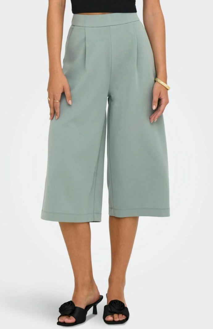 Mentolově zelené capri, JDY, 649 Kč
