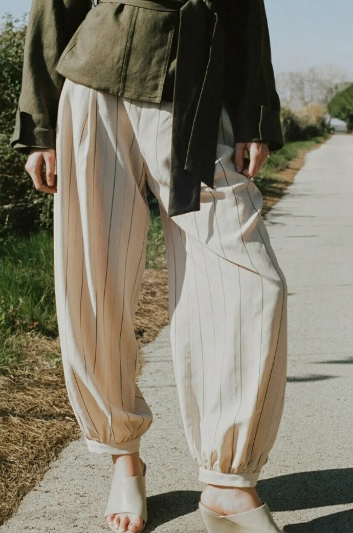 Elegantní balonové kalhoty, Mango, 1 299 Kč
Elegantní balonové kalhoty, Mango, 1 299 Kč