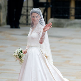 Princezna Kate oblékla šaty Alexander McQueen
