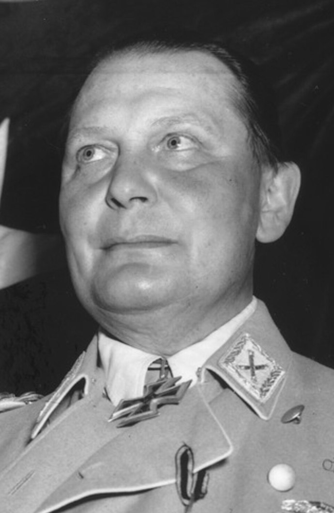 Zranění po neúspěšném puči ho přivedlo k závislosti na morfiu. Drogy pak zásadně ovlivnily jeho chování i rozhodování.
Zranění po neúspěšném puči ho přivedlo k závislosti na morfiu. Drogy pak zásadně ovlivnily jeho chování i rozhodování.