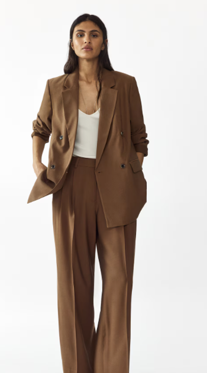 Hnědé dvouřadé sako H&M, 979 Kč

