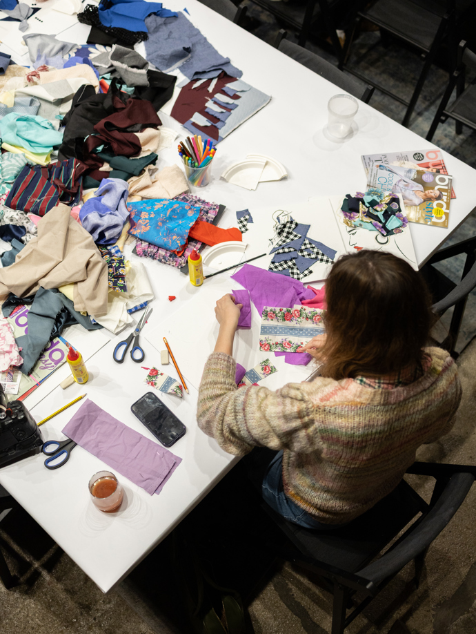 Ve zcela novém zážitku ArtFashion by Burda Style si návštěvníci ušijí svůj první výrobek na šicím stroji - trendy scrunchie a vyrobí textilní obraz z odstřižků. Zážitek se snaží připomínat a šířit krásu řemesla - šití a poukazovat na něj, jako na způsob relaxace v dnešní uspěchané době.
