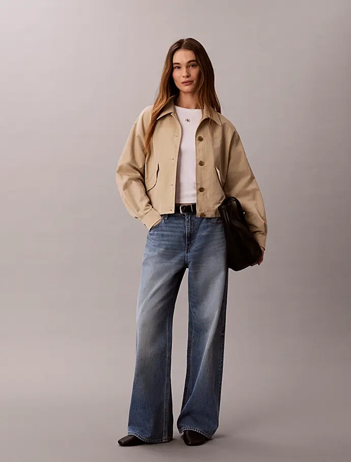 Krátký trenčkot Calvin Klein, 3 990 Kč
