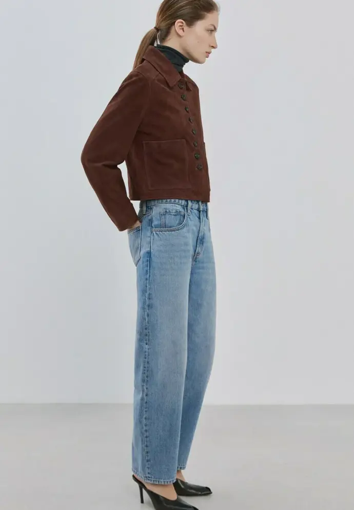 Modré barrel jeans Mango, Zalando, 899 Kč
