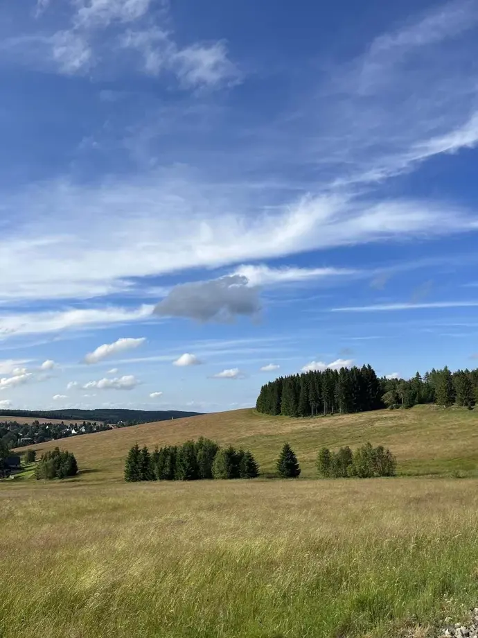 Od Konírny se otevírají nádherné výhledy do kraje.
Od Konírny se otevírají nádherné výhledy do kraje.