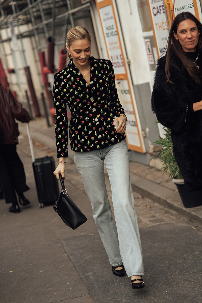 Světlý denim má tendence působit méně kvalitně, o to více je důležitější pořídit si pevný kousek
