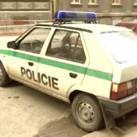 Policie České republiky se v devadesátých letech učila fungovat v nových podmínkách. Čelila kriminalitě, na kterou nebyla připravená ani vybavená.
Policie České republiky se v devadesátých letech učila fungovat v nových podmínkách. Čelila kriminalitě, na kterou nebyla připravená ani vybavená.