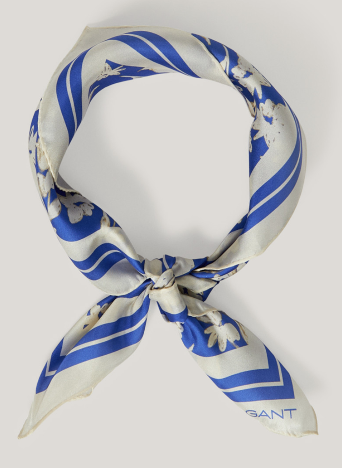ŠÁTEK FLORAL PRINT SILK SCARF PERFECT BLUE, 2099 Kč
ŠÁTEK FLORAL PRINT SILK SCARF PERFECT BLUE, 2099 Kč