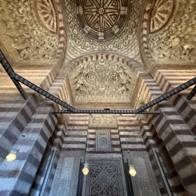 Mešita sultána Hassana patří k architektonicky nejkrásnějším památkám v celé Káhiře.
Mešita sultána Hassana patří k architektonicky nejkrásnějším památkám v celé Káhiře.