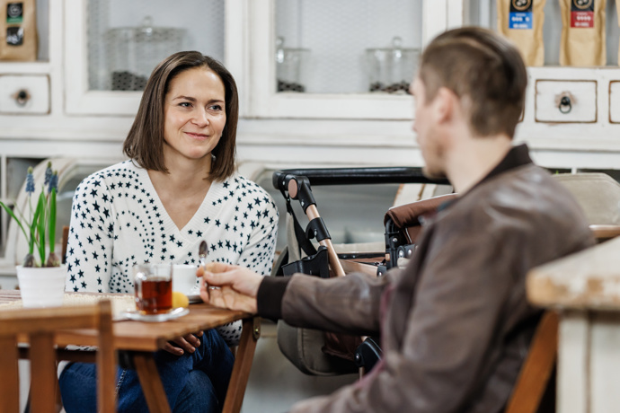 Nekonečný seriál Ulice sleduje dramatické osudy několika rodin žijících v sousedství
