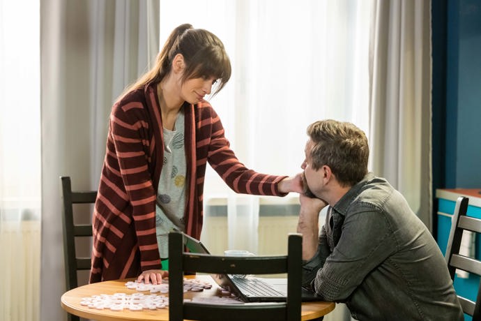 Nekonečný seriál Ulice sleduje dramatické osudy několika rodin žijících v sousedství
