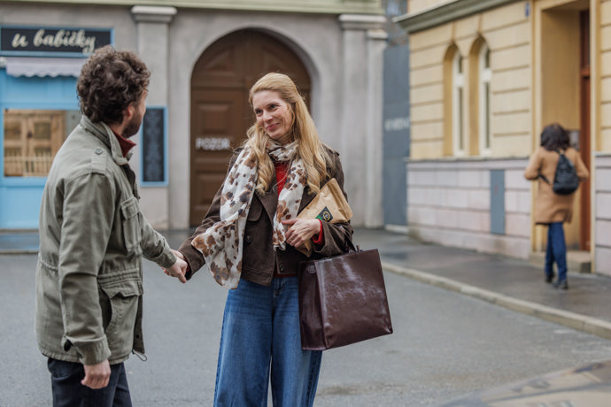 Nekonečný seriál Ulice sleduje dramatické osudy několika rodin žijících v sousedství
