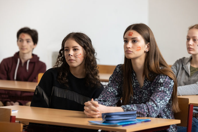 Nekonečný seriál Ulice sleduje dramatické osudy několika rodin žijících v sousedství
