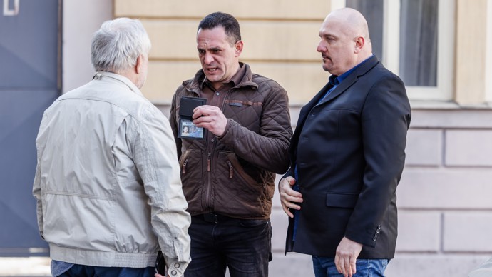 Nekonečný seriál Ulice sleduje dramatické osudy několika rodin žijících v sousedství
