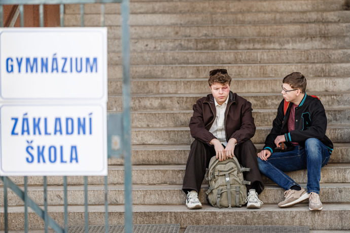 Nekonečný seriál Ulice sleduje dramatické osudy několika rodin žijících v sousedství
