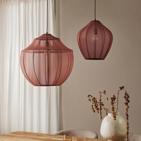 Závěsné svítidlo ze síťoviny Beau, 3 899 Kč, Westwing Collection
Závěsné svítidlo ze síťoviny Beau, 3 899 Kč, Westwing Collection