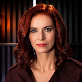 Nora Fridrichová byla dlouhá léta na České televizi, po odchodu z pořadu 168 hodin působí jako úspěšná podcasterka
