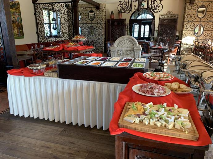 El Asador nabízí ojedinělý způsob přípravy pokrmů na přírodním ohni přímo před vašima očima
El Asador nabízí ojedinělý způsob přípravy pokrmů na přírodním ohni přímo před vašima očima