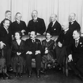 Fyzikové a chemikové v Berlině, rok 1920. 
