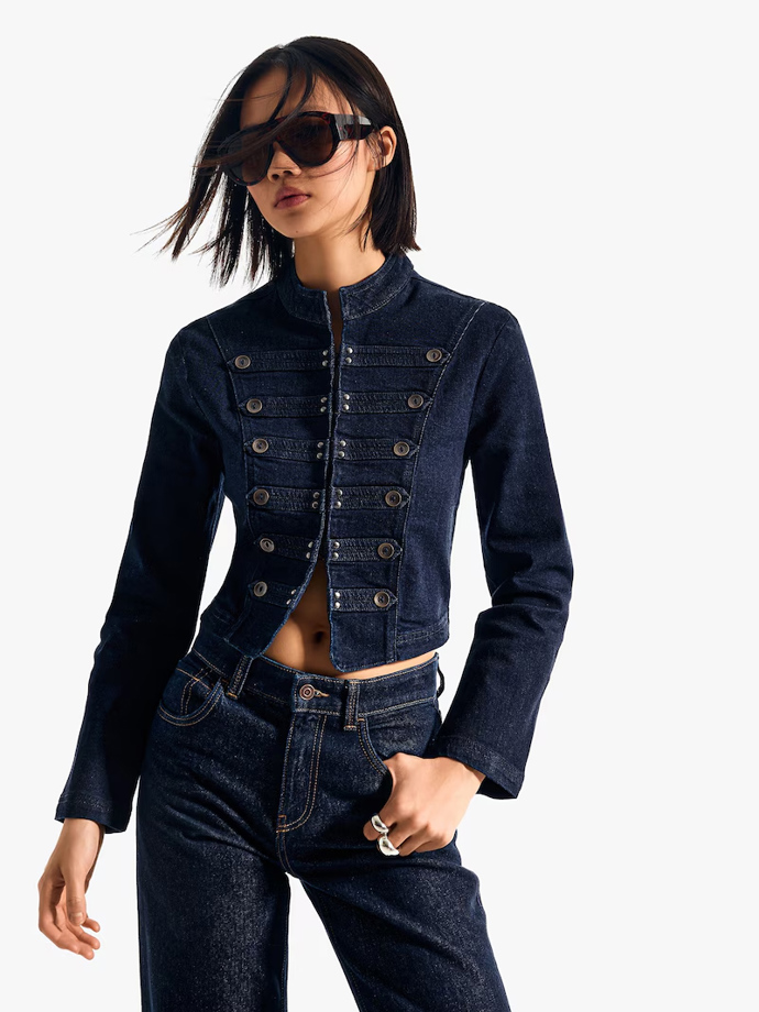 Sako z denimu, Bershka / Aboutyou, 1299 Kč
Sako z denimu, Bershka / Aboutyou, 1299 Kč