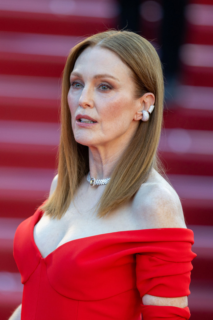Herečka Julianne Moore vsadila na přirozené líčení a rovné vlasy
