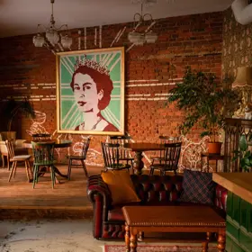 Flat Café se specializuje na typické anglické snídaně
