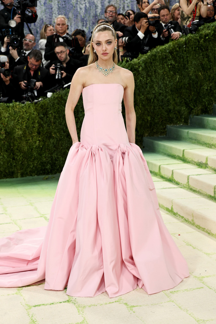 Amanda Seyfried oblékla šaty v baby růžové.
Amanda Seyfried oblékla šaty v baby růžové.
