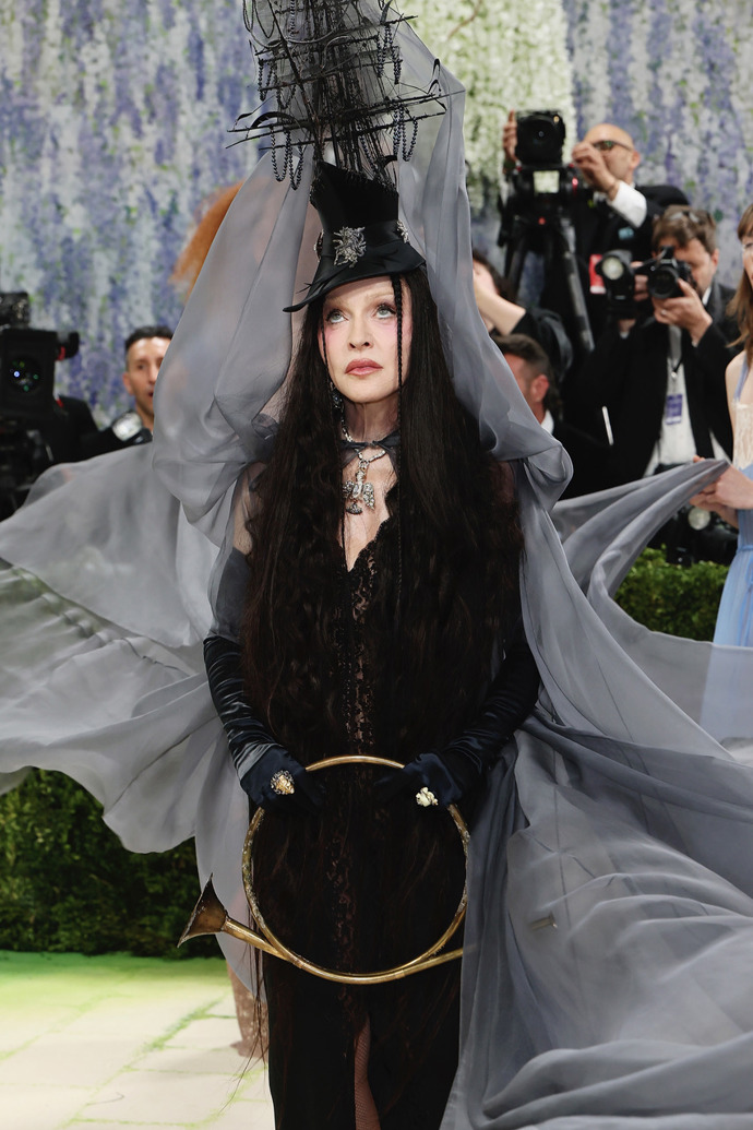Madonna vypadala jak z Adamsovy rodiny
Madonna vypadala jak z Adamsovy rodiny