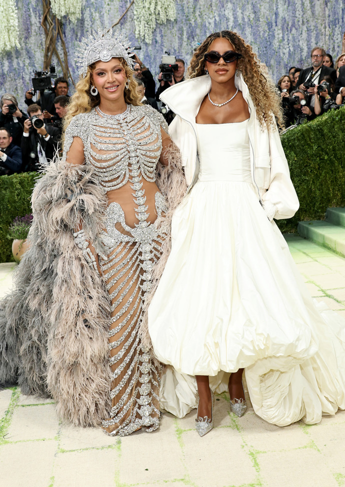 Beyoncé s dcerou to opravdu moc slušelo.
Beyoncé s dcerou to opravdu moc slušelo.