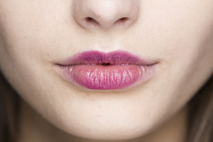 Lip Stains nejlépe vyniknou s konturami do ztracena. Oproti Lip Tints, které byly hitem loni, jsou výraznější a odolnější. 
