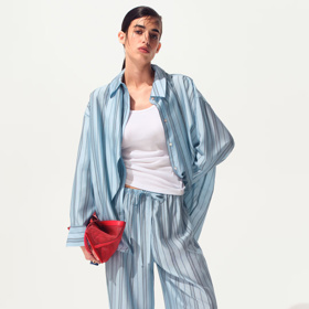 Oversized košile, 859 Kč; kalhoty s pruhy, 619 Kč, H&M
Oversized košile, 859 Kč; kalhoty s pruhy, 619 Kč, H&M