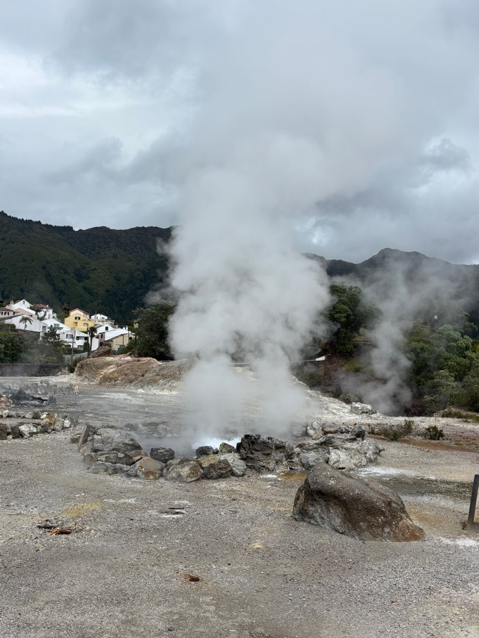 Ve Furnas to vře
Ve Furnas to vře