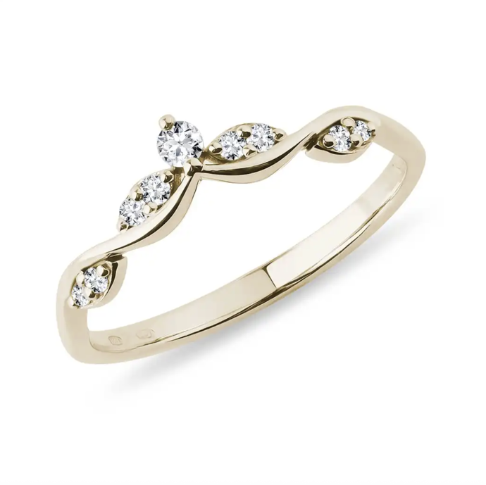 Diamantový snubní prstýnek ze žlutého 14k zlata s diamanty, Klenota, 22 900 Kč
