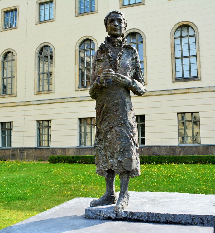 Socha Meitnerové od Anny Franzisky Schwarzbach v Berlíně
