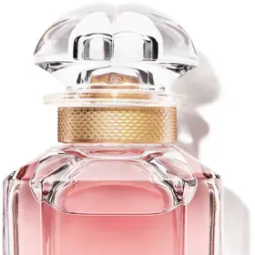 Guerlain, 30 ml, 2400 Kč, douglas.cz
Guerlain, 30 ml, 2400 Kč, douglas.cz