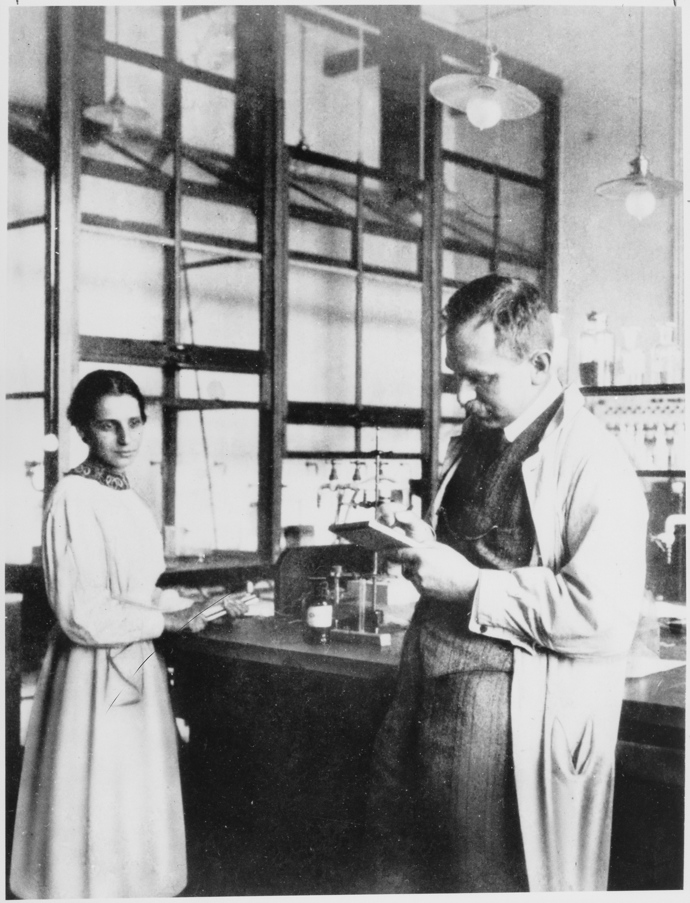 Meitner a Hahn v laboratoři, rok 1913
