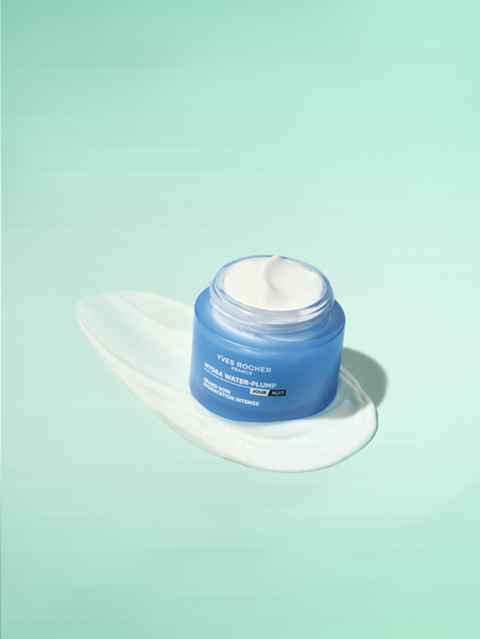 Intenzivní hydratační péče Hydra Water-Plump, Yves Rocher, 699 Kč (75 ml)
