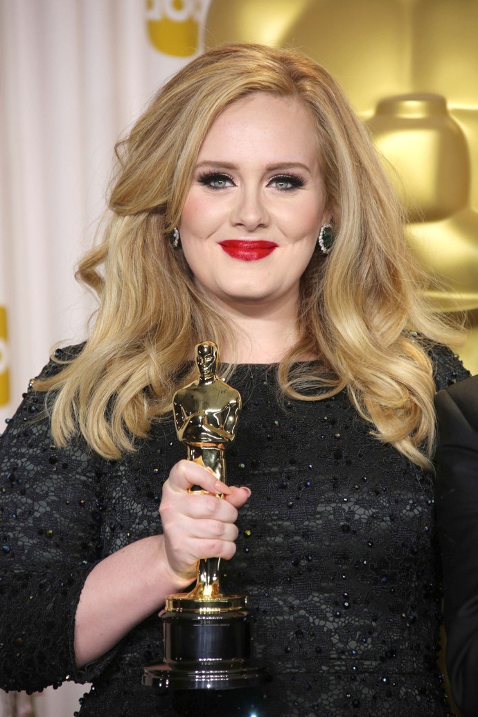 Výrazné rty a oči. Adele v období hubnutí
Výrazné rty a oči. Adele v období hubnutí