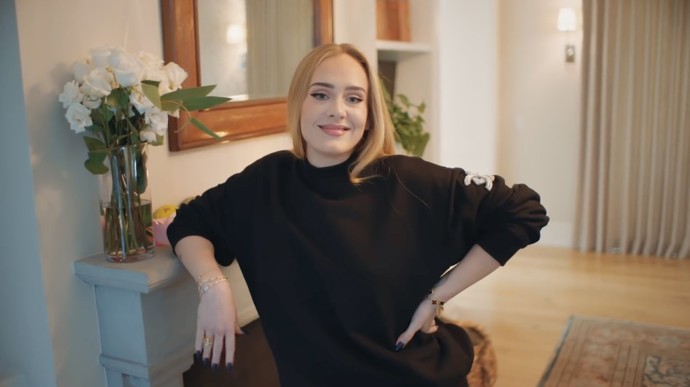 Dnes se nebojí ukázat i v civilnějším oblečení
Dnes se nebojí ukázat i v civilnějším oblečení