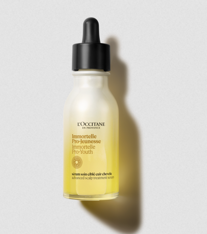 Toto sérum spojuje antioxidační sílu esenciálního oleje ze slaměnky, jedinečného oleje z Korsiky, se směsí revitalizačních přírodních peptidů a kyseliny hyaluronové, 1250 Kč
