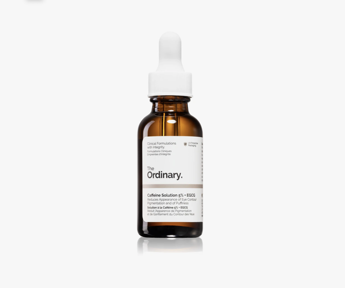 Oční sérum proti kruhům a otokům pod očima The Ordinary Caffeine Solution 5%, 250 Kč (30 ml), prodává Sephora
